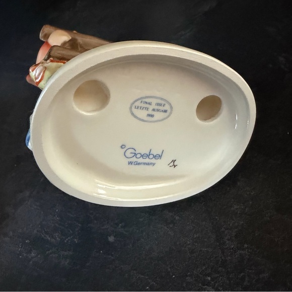 VINTAGE HUMMEL SIGNS OF SPRING #829 FIGURINE 5 inch box included - Picture 15 of 16